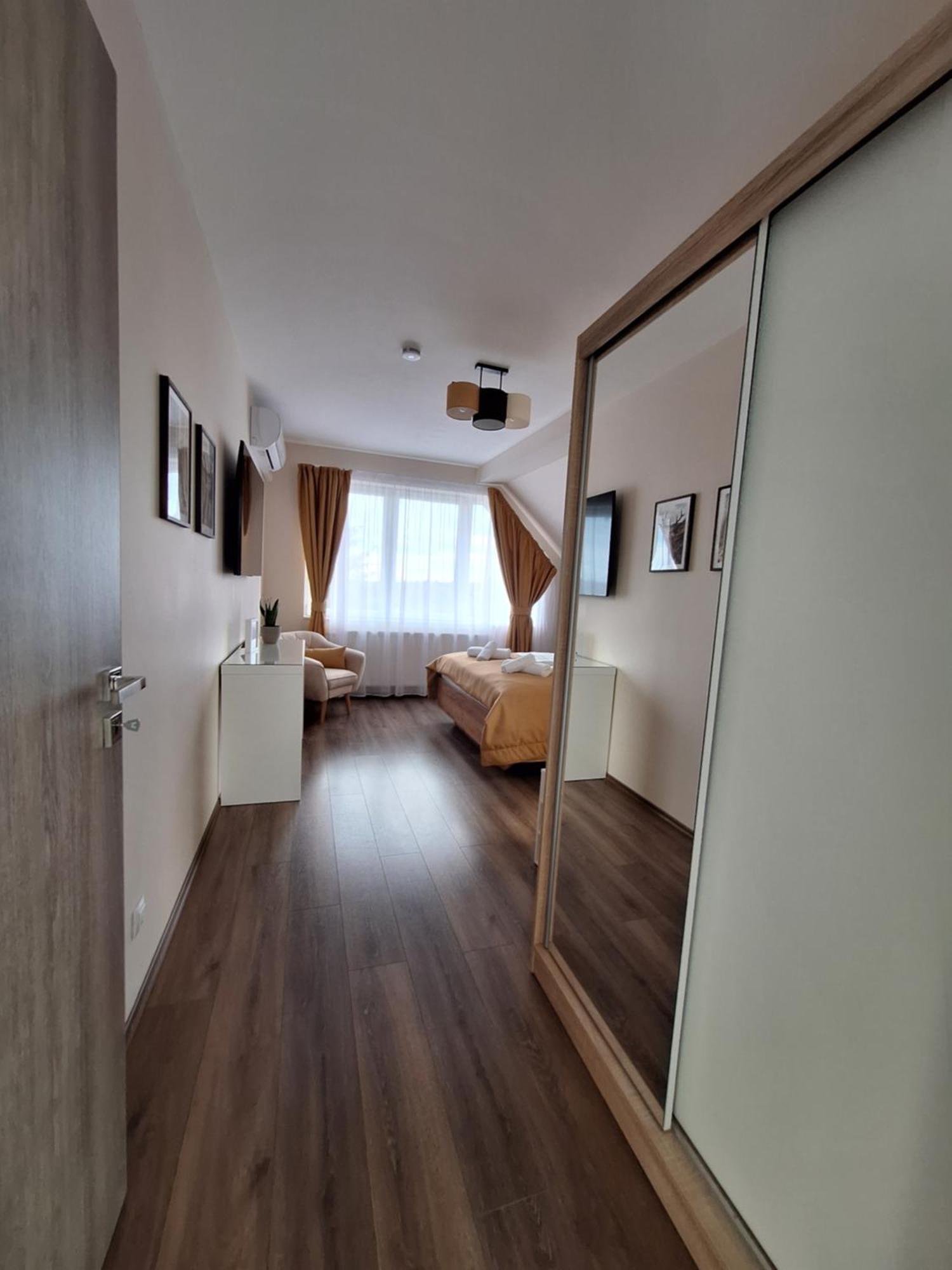 Happy Home Apartman มิชโคลซ์ ภายนอก รูปภาพ