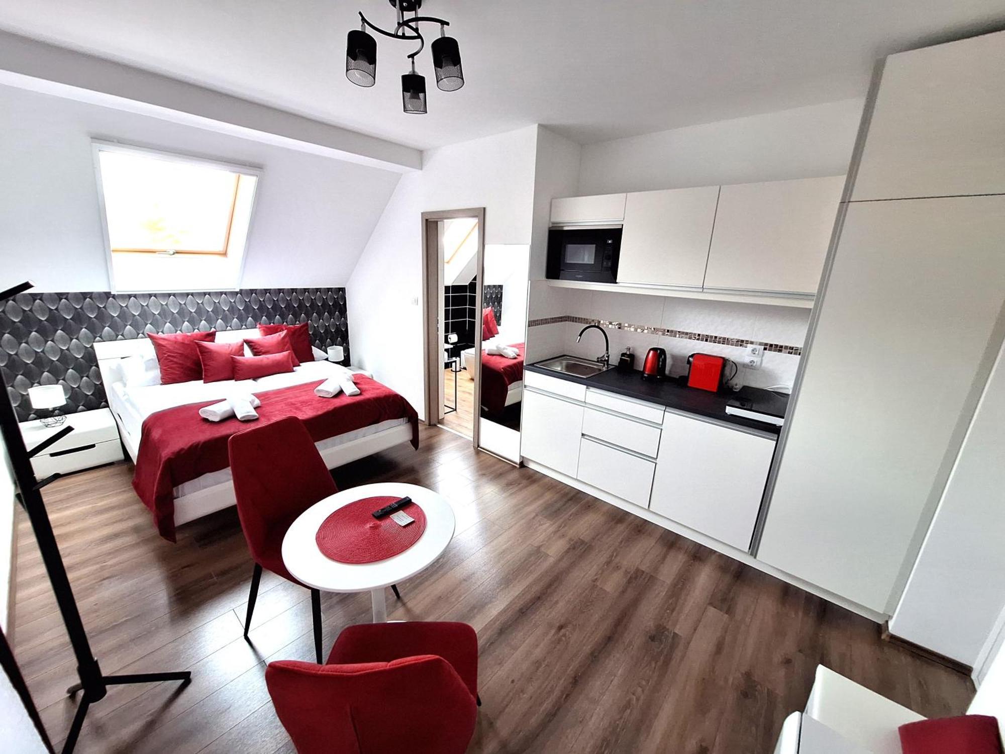 Happy Home Apartman มิชโคลซ์ ภายนอก รูปภาพ