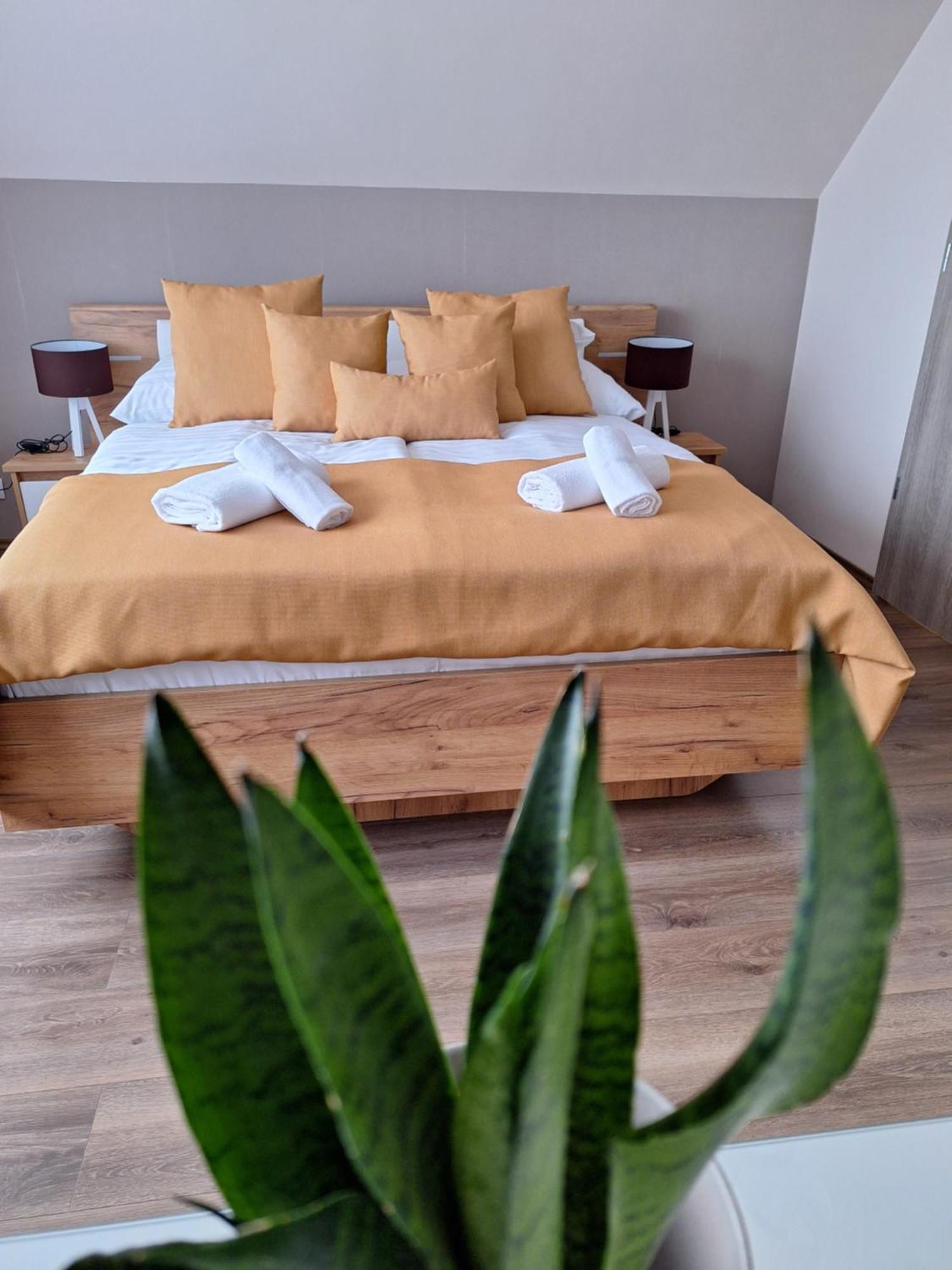 Happy Home Apartman มิชโคลซ์ ภายนอก รูปภาพ