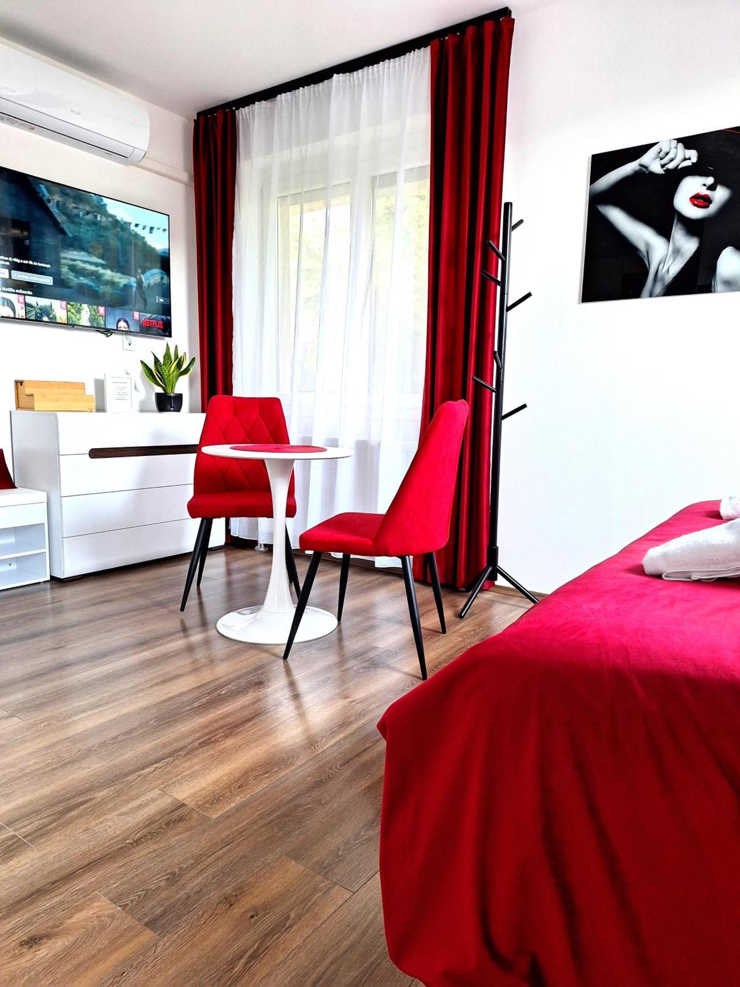 Happy Home Apartman มิชโคลซ์ ภายนอก รูปภาพ